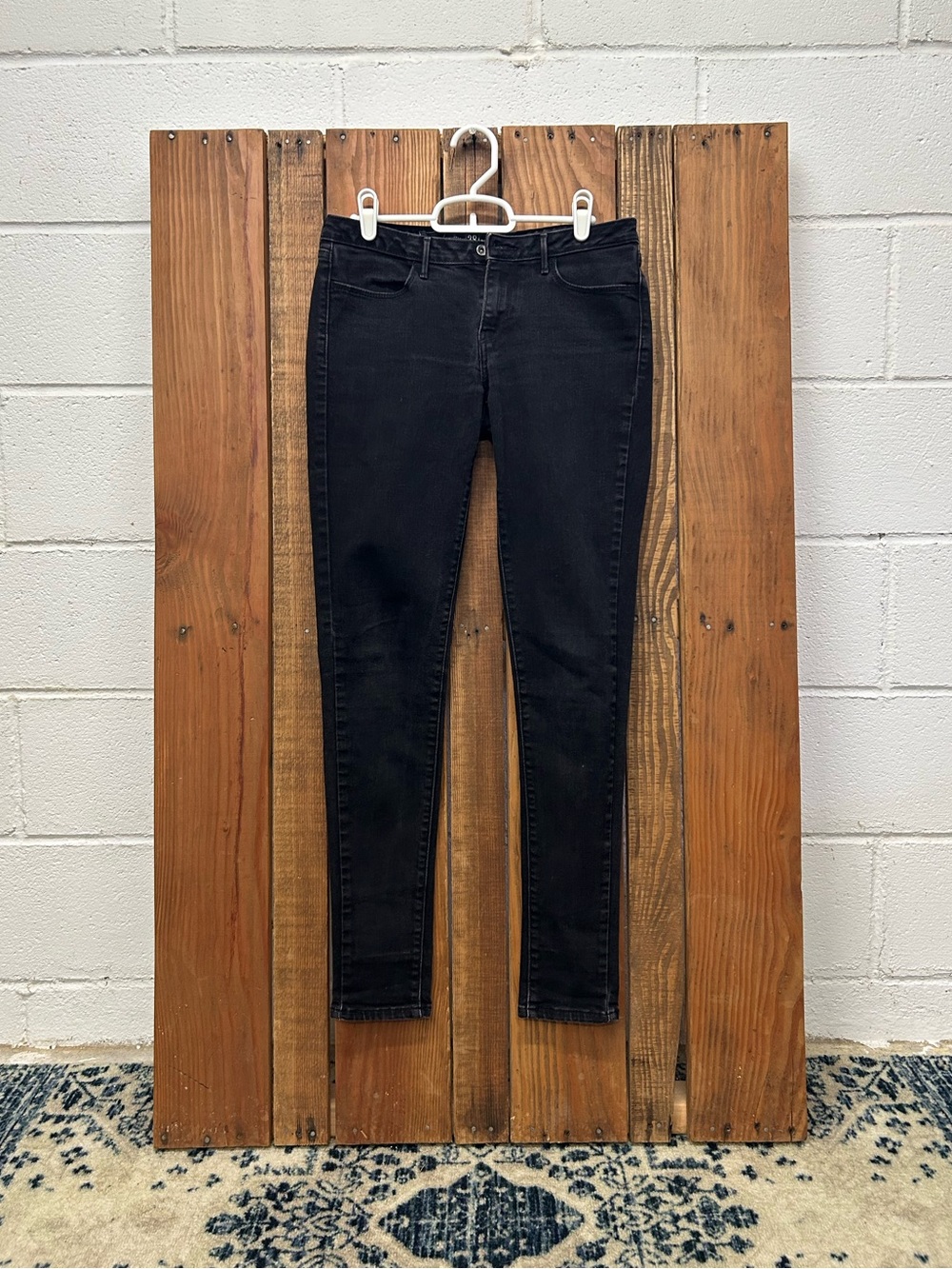 Levi’s women’s black skinny jeans size 28